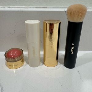 Merit Makeup Set 
Flush Balm 
Bronze Balm
Blending Brush
